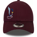 new-era-curved-brim-9forty-wile-e-coyote-and-road-runner-looney-tunes-chase-maroon-adjustable-cap