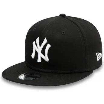 New Era Flat Brim Youth 9FIFTY Essential New York Yankees MLB Black Snapback Cap