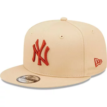 New Era Flat Brim 9FIFTY League Essential New York Yankees MLB Beige Snapback Cap