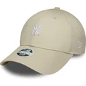 new-era-curved-brim-women-9forty-mini-logo-new-york-yankees-mlb-beige-adjustable-cap