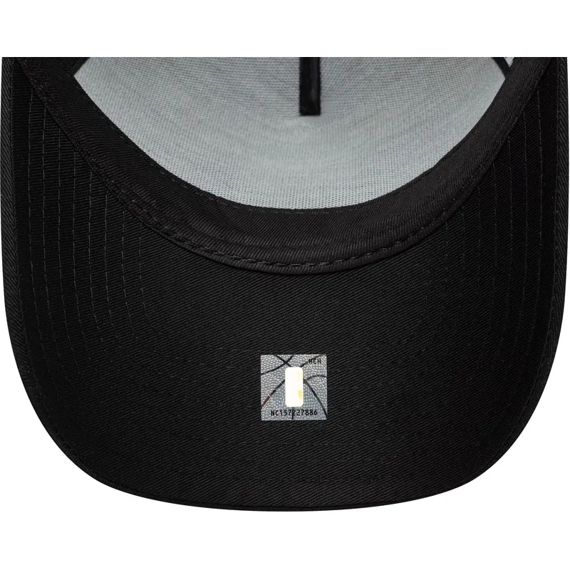 new-era-curved-brim-9forty-e-frame-metallic-chicago-bulls-nba-black-snapback-cap