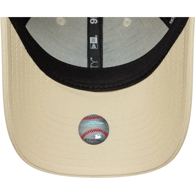 new-era-curved-brim-women-purple-logo-9forty-metallic-logo-new-york-yankees-mlb-beige-adjustable-cap