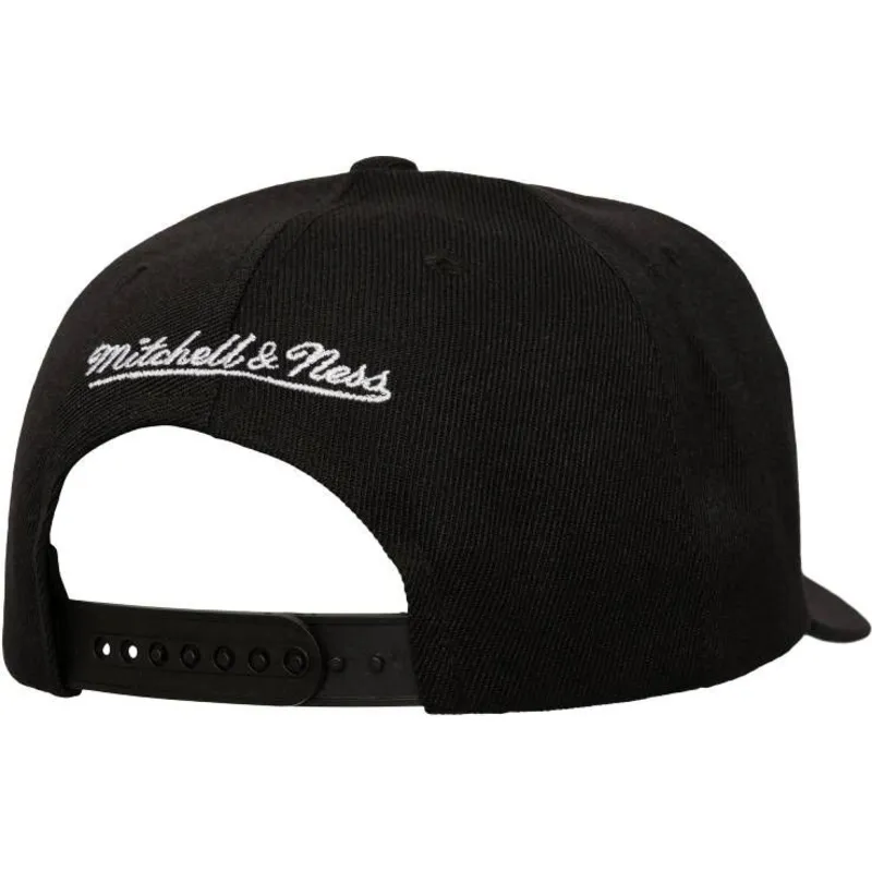 mitchell-ness-curved-brim-busted-pro-chicago-bulls-nba-black-snapback-cap
