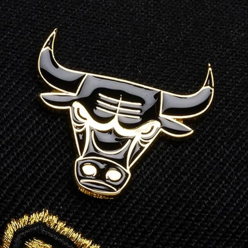 mitchell-ness-curved-brim-pinned-gold-pro-chicago-bulls-nba-black-snapback-cap