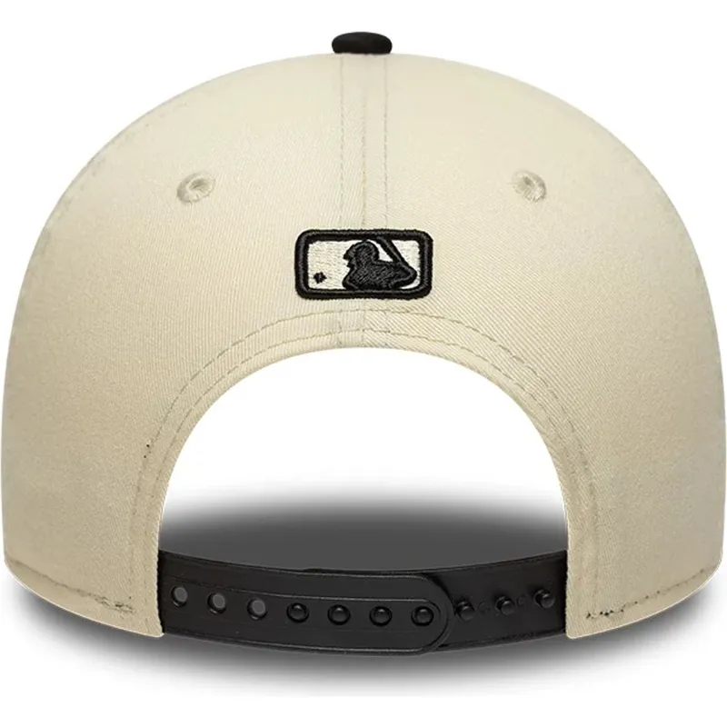 new-era-curved-brim-9forty-m-crown-side-script-new-york-mets-mlb-beige-and-black-snapback-cap