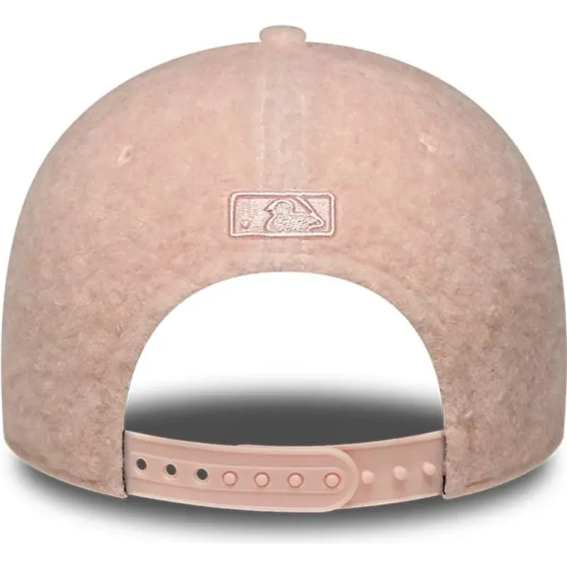 new-era-curved-brim-women-pink-logo-9forty-m-crown-winter-borg-new-york-yankees-mlb-pink-snapback-cap