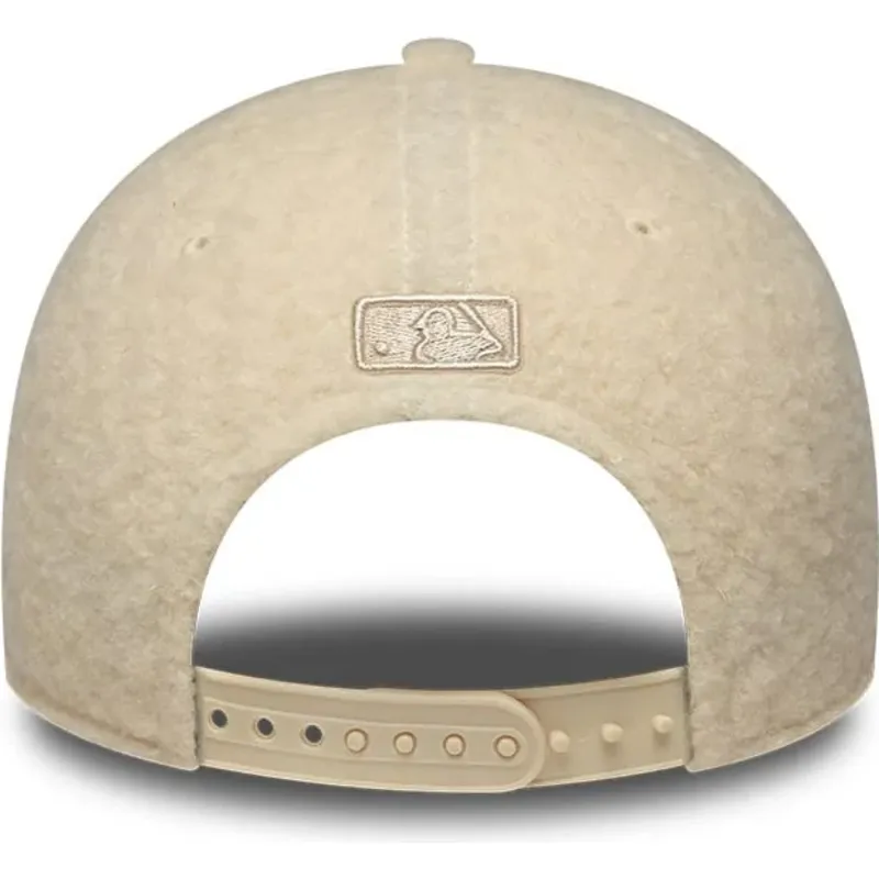 new-era-curved-brim-women-9forty-m-crown-winter-borg-los-angeles-dodgers-mlb-beige-snapback-cap-with-beige-logo