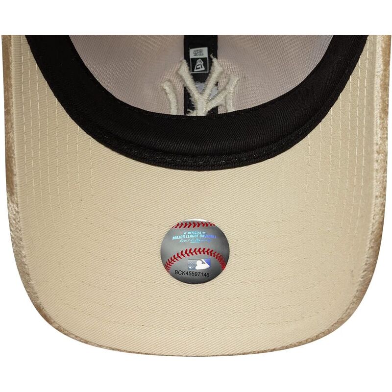 new-era-curved-brim-women-9twenty-velour-new-york-yankees-mlb-beige-adjustable-cap-with-beige-logo new-era-curved-brim-women-9twenty-velour-new-york-yankees-mlb-beige-adjustable-cap-with-beige-logo