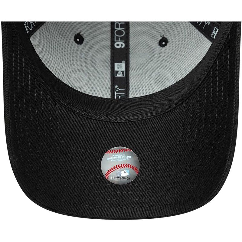 new-era-curved-brim-black-logo-9forty-m-crown-new-york-yankees-mlb-black-snapback-cap