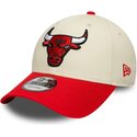 new-era-curved-brim-9forty-colour-block-chicago-bulls-nba-beige-and-red-adjustable-cap
