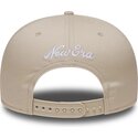 new-era-flat-brim-bear-9fifty-outdoor-icon-new-york-yankees-mlb-beige-snapback-cap
