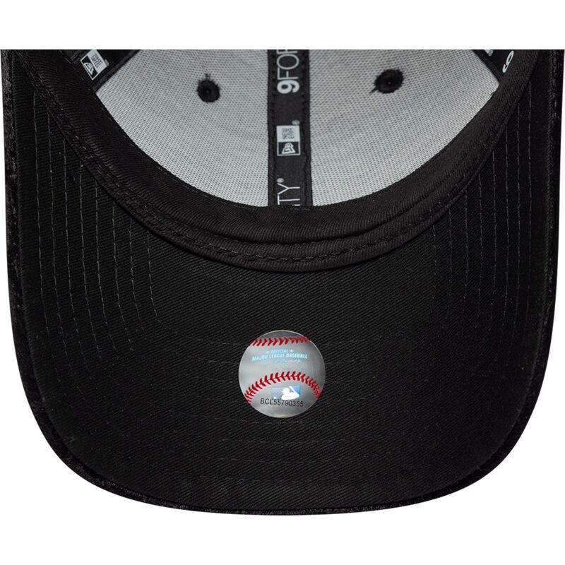 new-era-curved-brim-women-black-logo-9forty-pattern-velour-new-york-yankees-mlb-black-adjustable-cap