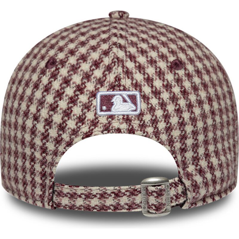 new-era-curved-brim-women-maroon-logo-9forty-m-crown-houndstooth-new-york-yankees-mlb-maroon-and-beige-adjustable-cap new-era-curved-brim-women-maroon-logo-9forty-m-crown-houndstooth-new-york-yankees-mlb-maroon-and-beige-adjustable-cap