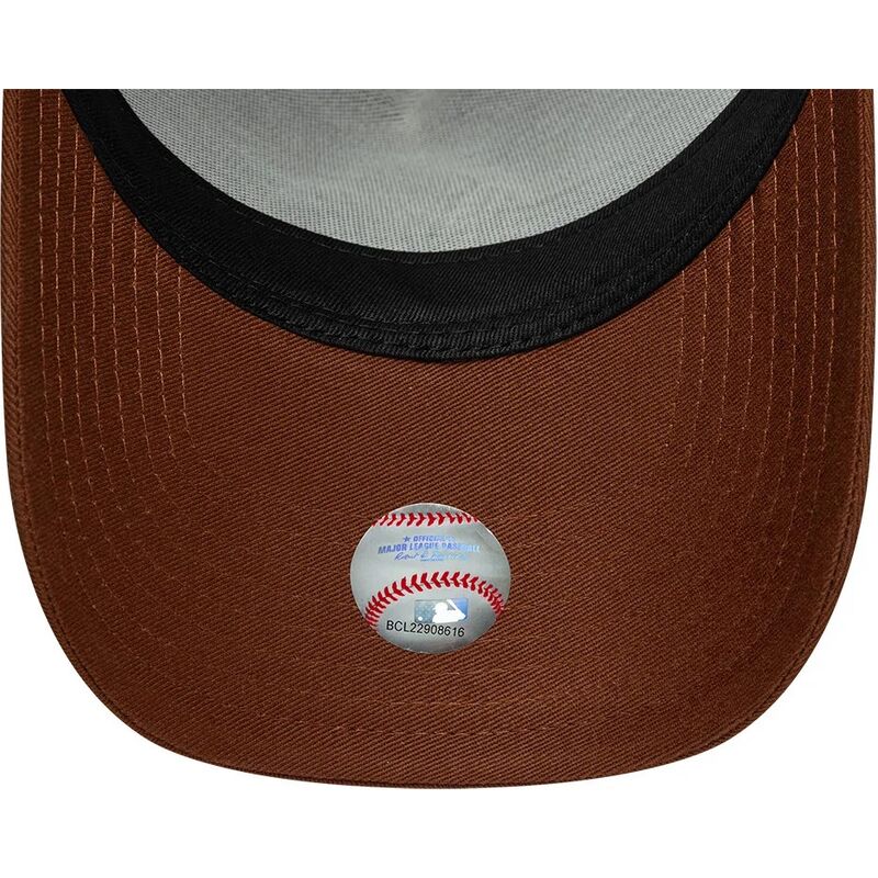new-era-brown-logo-e-frame-outline-new-york-yankees-mlb-brown-trucker-hat